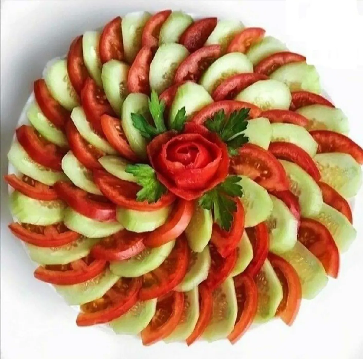 تزیین سالاد کاهو و خیار و گوجه و هویج تزیین سالاد برای مهمانی تزیین سالاد کاهو در ظرف گرد تزیین سالاد ساده و شیک تزیین سالاد کاهو در ظرف مستطیل تزیین سالاد عروس تزیین سالاد برای مهمانی ساده تزیین سالاد کاهو ساده