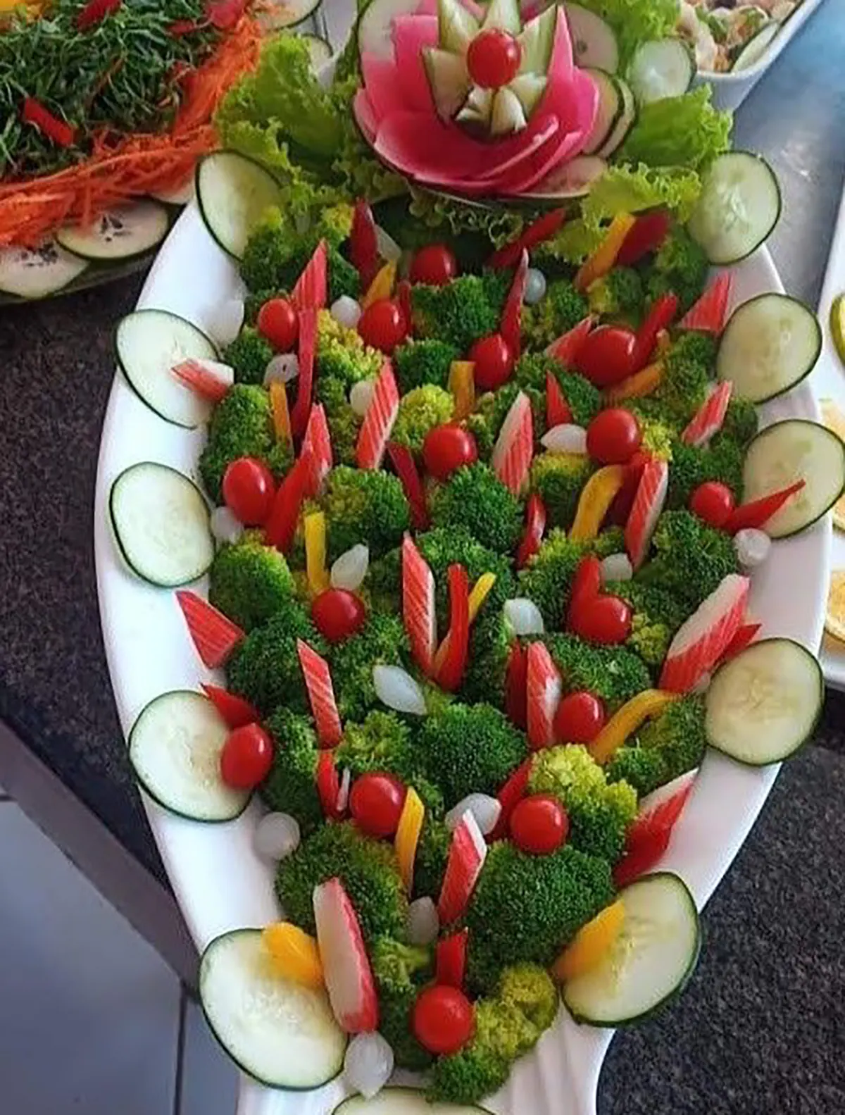 تزیین سالاد کاهو و خیار و گوجه و هویج تزیین سالاد برای مهمانی تزیین سالاد کاهو در ظرف گرد تزیین سالاد ساده و شیک تزیین سالاد کاهو در ظرف مستطیل تزیین سالاد عروس تزیین سالاد برای مهمانی ساده تزیین سالاد کاهو ساده