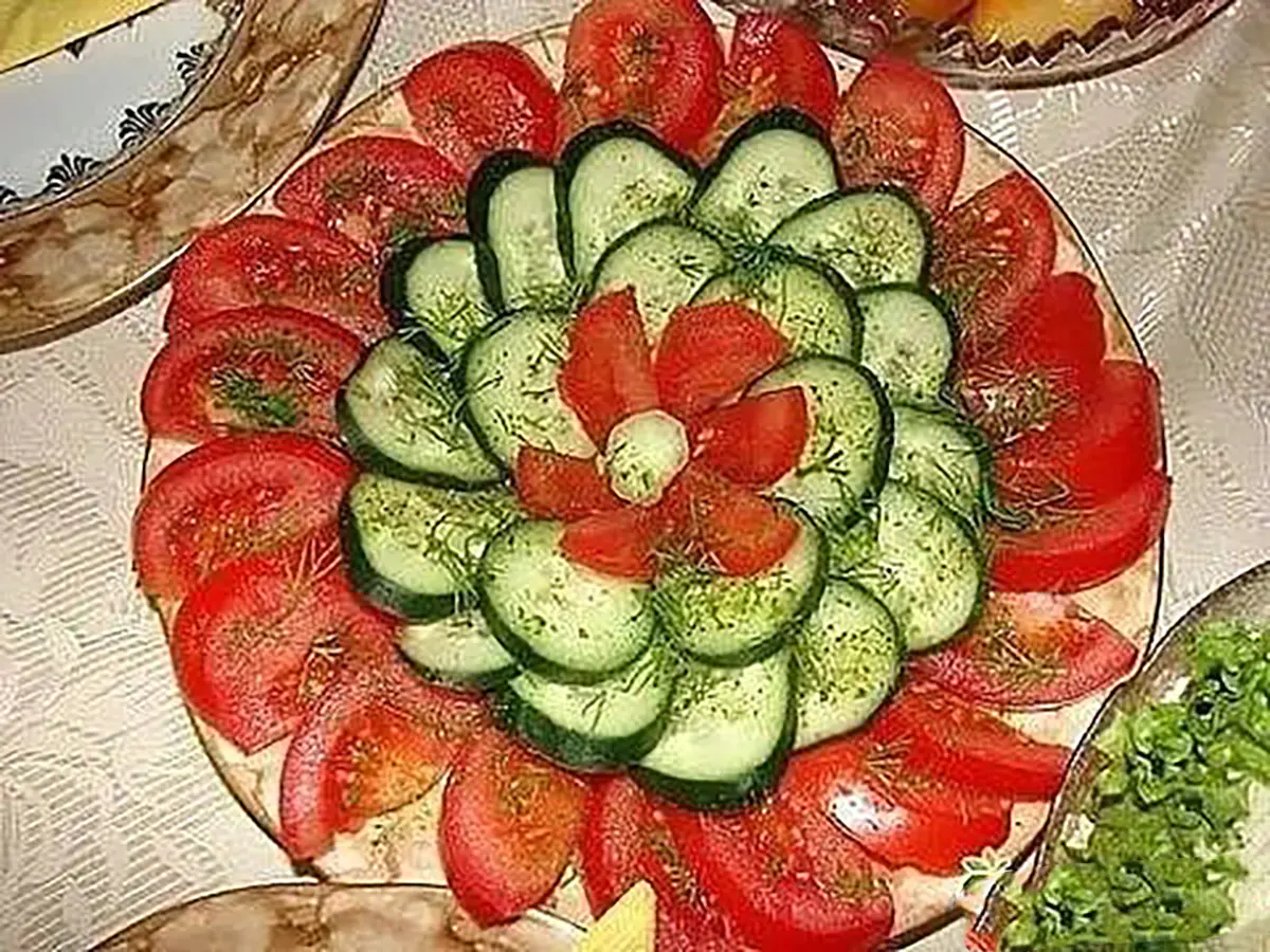 تزیین سالاد کاهو و خیار و گوجه و هویج تزیین سالاد برای مهمانی تزیین سالاد کاهو در ظرف گرد تزیین سالاد ساده و شیک تزیین سالاد کاهو در ظرف مستطیل تزیین سالاد عروس تزیین سالاد برای مهمانی ساده تزیین سالاد کاهو ساده