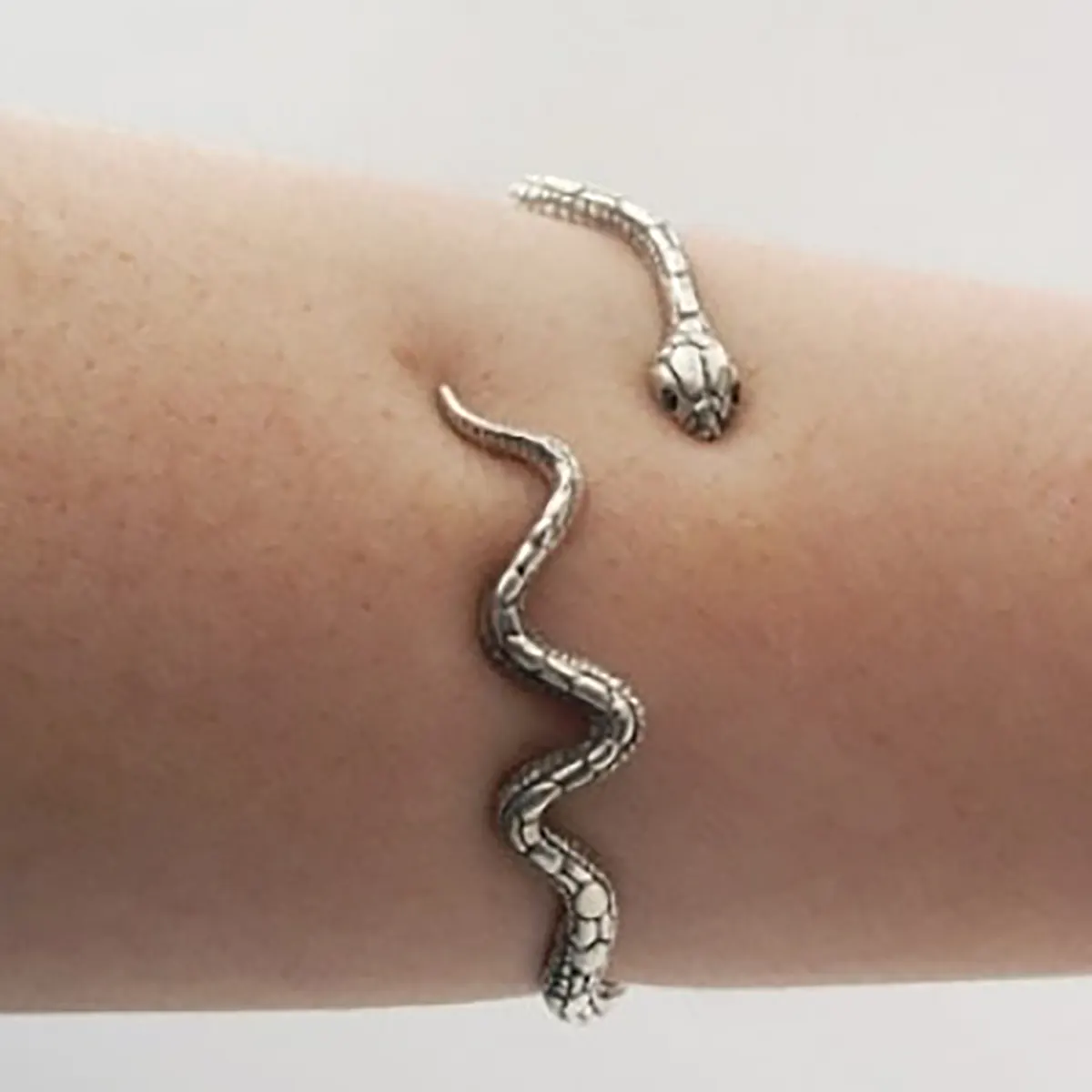 انگشتر مار دیجی کالا انگشتر مار نماد چیست نماد مار در روانشناسی نماد مار در ایران باستان نماد مار در عرفان انگشتر مار طلا انگشتر مار دخترانه دیجی کالا انگشتر مار طلا دیجی کالا