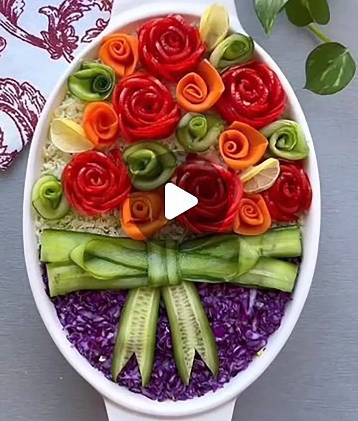 تزیین سالاد کاهو و خیار و گوجه و هویج تزیین سالاد برای مهمانی تزیین سالاد کاهو در ظرف گرد تزیین سالاد ساده و شیک تزیین سالاد کاهو در ظرف گرد با خیار و گوجه تزیین سالاد کاهو در ظرف مستطیل تزیین سالاد برای مهمانی ساده تزیین سالاد عروس