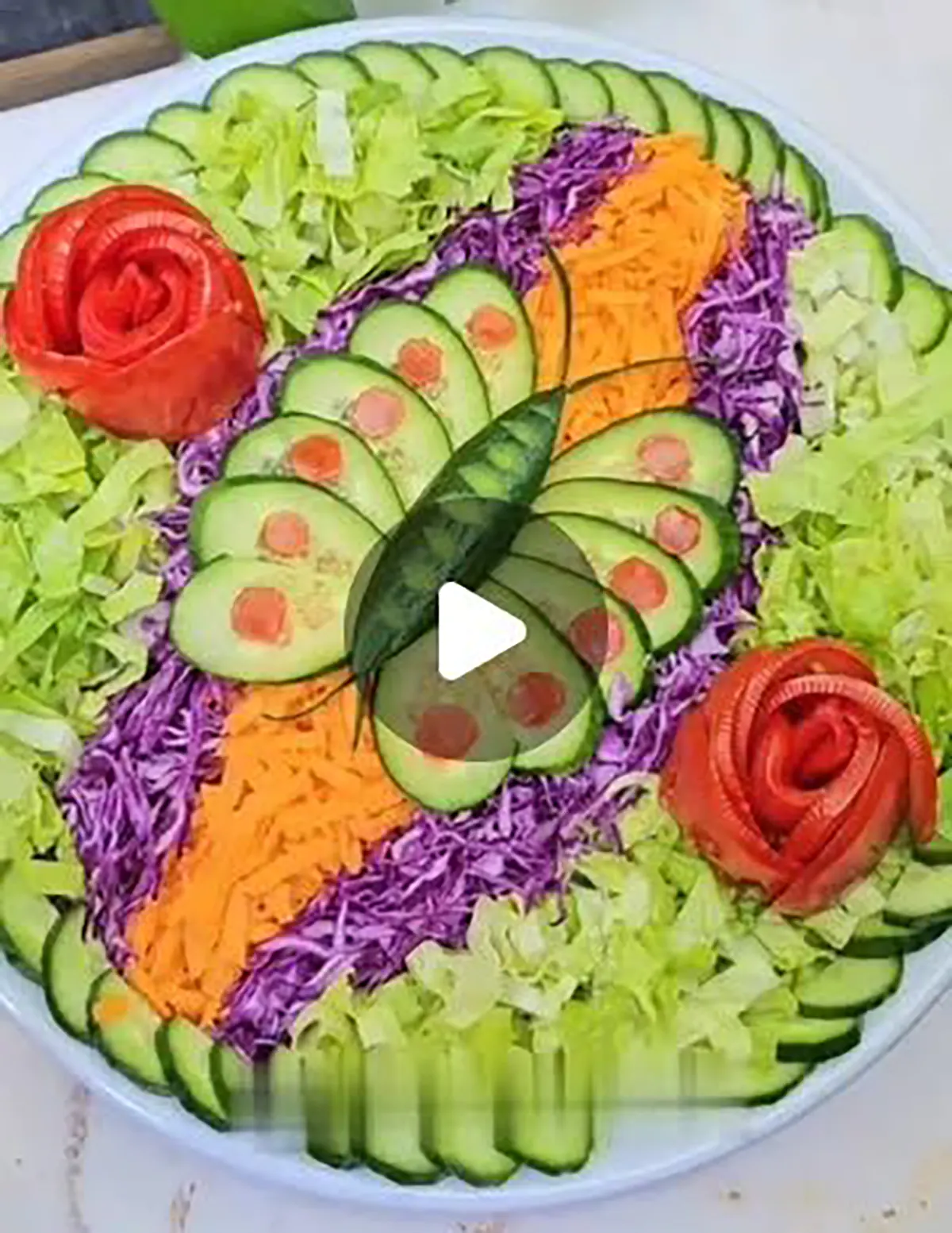 تزیین سالاد کاهو و خیار و گوجه و هویج تزیین سالاد برای مهمانی تزیین سالاد کاهو در ظرف گرد تزیین سالاد ساده و شیک تزیین سالاد کاهو در ظرف گرد با خیار و گوجه تزیین سالاد کاهو در ظرف مستطیل تزیین سالاد برای مهمانی ساده تزیین سالاد عروس