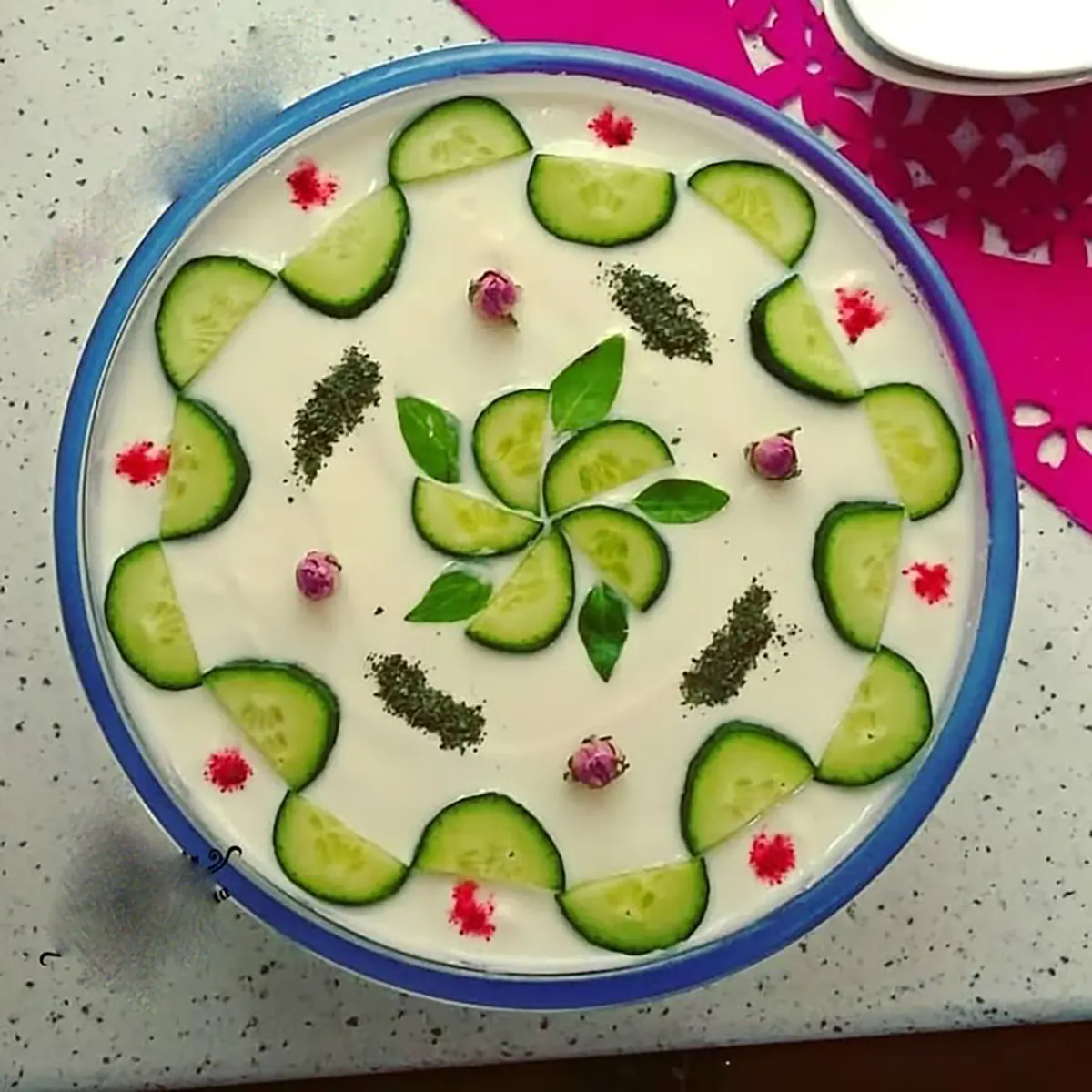 تزیین ماست برای مهمانی تزیین ماست ساده تزیین ماست و خیار ساده و شیک تزیین ماست و خیار برای مهمانی ماست و خیار مجلسی تزیین ماست با نعناع تزیین ماست و خیار با گردو انواع ماست برای مهمانی