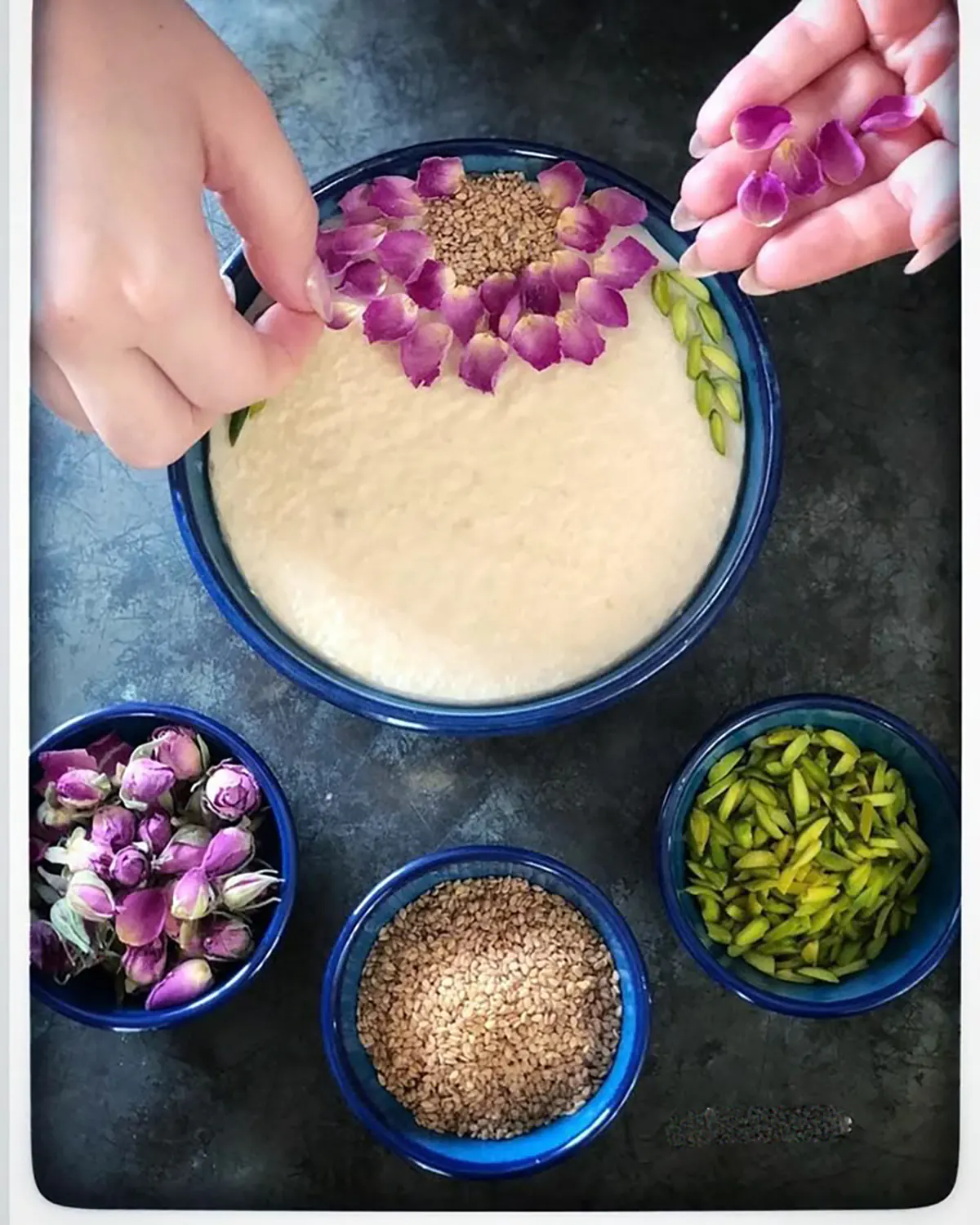 تزیین ماست برای مهمانی تزیین ماست ساده تزیین ماست و خیار ساده و شیک تزیین ماست و خیار برای مهمانی ماست و خیار مجلسی تزیین ماست با نعناع تزیین ماست و خیار با گردو انواع ماست برای مهمانی