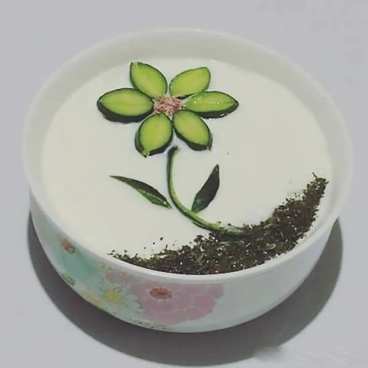 تزیین ماست برای مهمانی تزیین ماست ساده تزیین ماست و خیار ساده و شیک تزیین ماست و خیار برای مهمانی ماست و خیار مجلسی تزیین ماست با نعناع تزیین ماست و خیار با گردو انواع ماست برای مهمانی