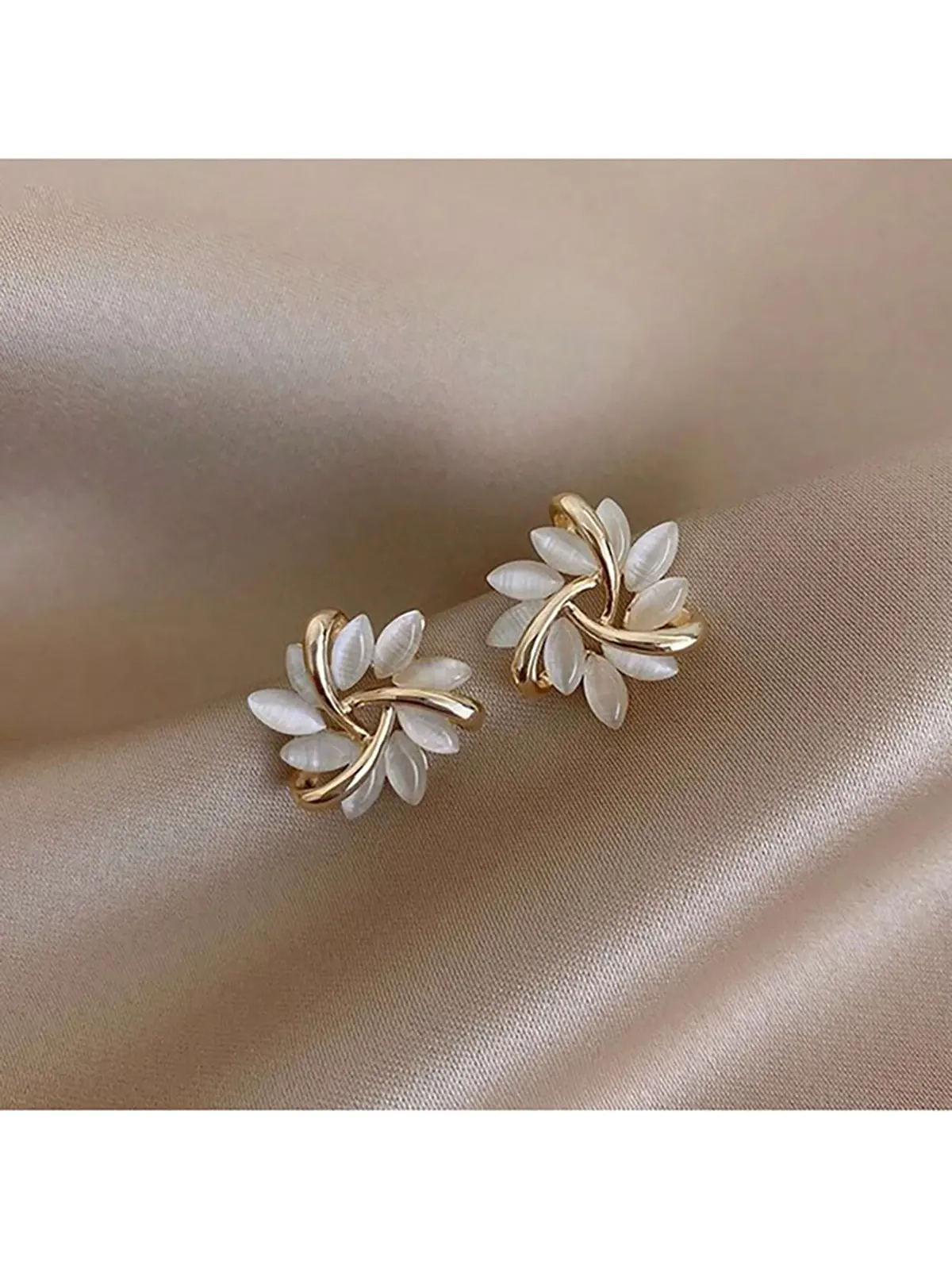 لیست قیمت گوشواره طلا گوشواره حلقه ای جدید طلا گوشواره طلا جدید گوشواره حلقه ای طلا گوشواره حلقه ای کوچک طلا گوشواره طلا دخترانه گوشواره طلا دیجی کالا گوشواره میخی طلا