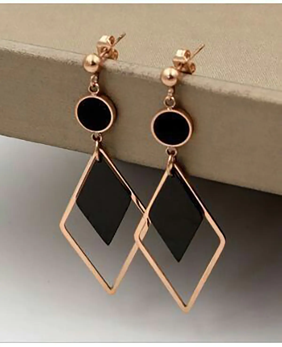 لیست قیمت گوشواره طلا گوشواره حلقه ای جدید طلا گوشواره طلا جدید گوشواره حلقه ای طلا گوشواره حلقه ای کوچک طلا گوشواره طلا دخترانه گوشواره طلا دیجی کالا گوشواره میخی طلا