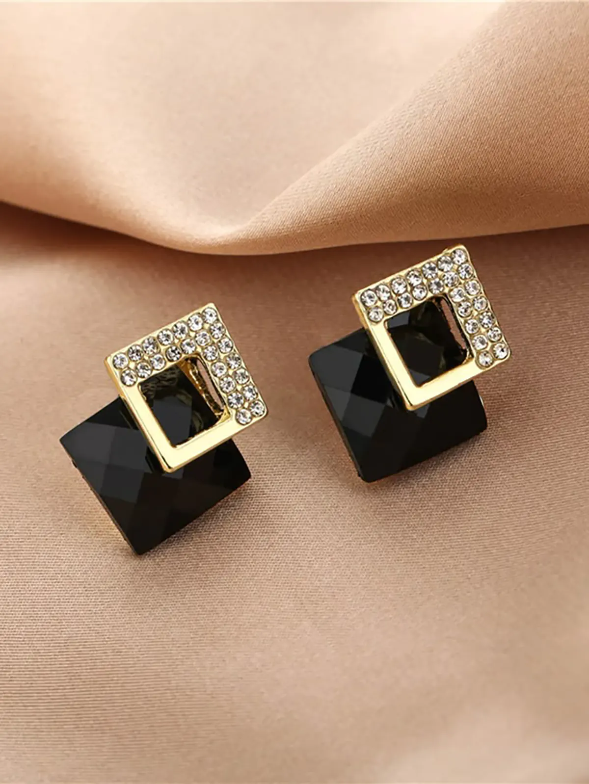 لیست قیمت گوشواره طلا گوشواره حلقه ای جدید طلا گوشواره طلا جدید گوشواره حلقه ای طلا گوشواره حلقه ای کوچک طلا گوشواره طلا دخترانه گوشواره طلا دیجی کالا گوشواره میخی طلا