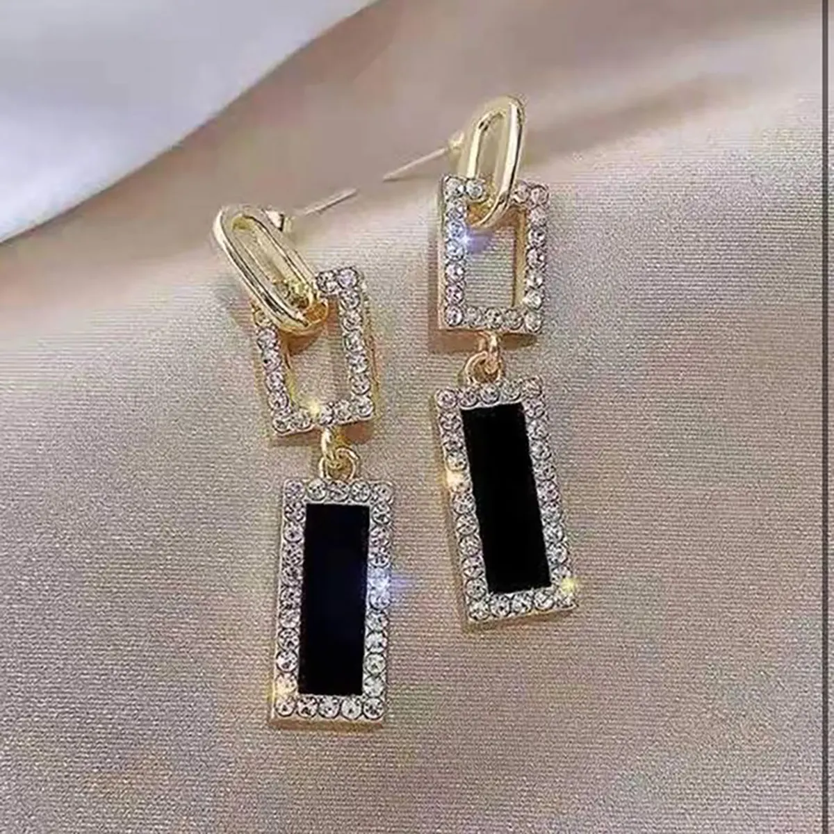 لیست قیمت گوشواره طلا گوشواره حلقه ای جدید طلا گوشواره طلا جدید گوشواره حلقه ای طلا گوشواره حلقه ای کوچک طلا گوشواره طلا دخترانه گوشواره طلا دیجی کالا گوشواره میخی طلا