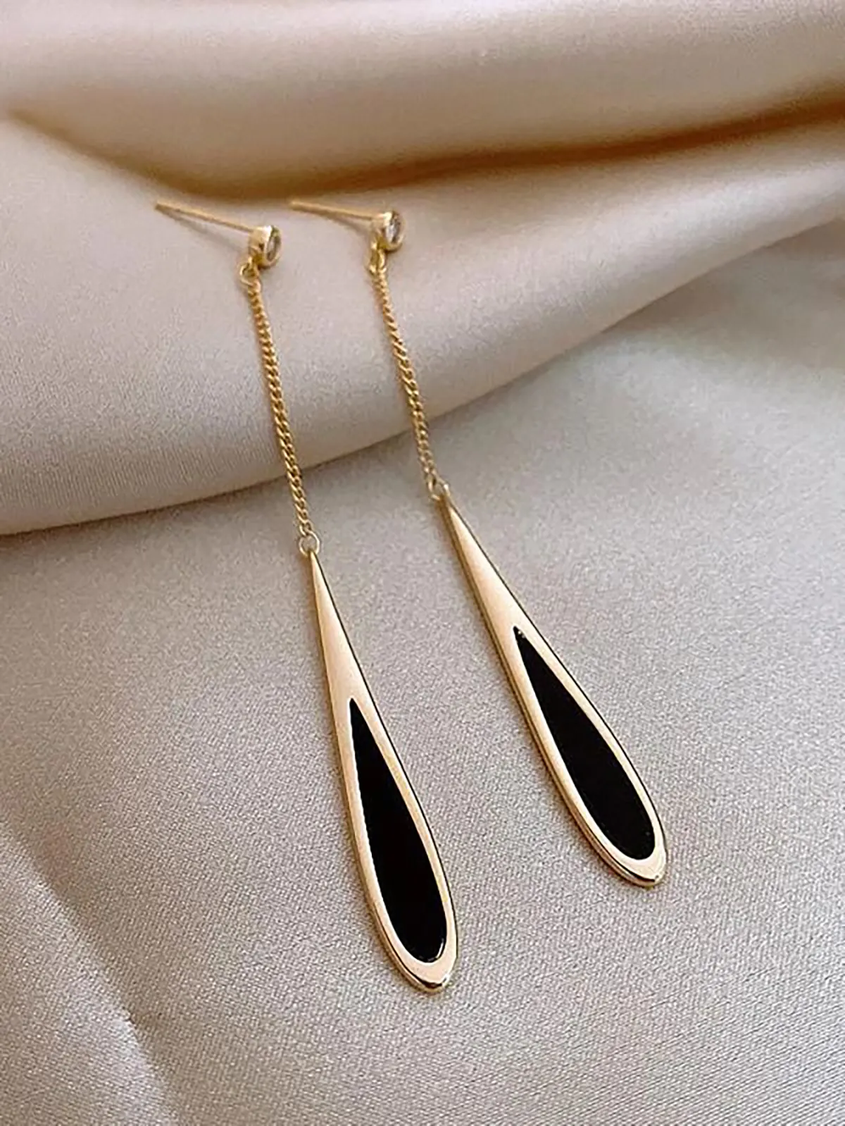لیست قیمت گوشواره طلا گوشواره حلقه ای جدید طلا گوشواره طلا جدید گوشواره حلقه ای طلا گوشواره حلقه ای کوچک طلا گوشواره طلا دخترانه گوشواره طلا دیجی کالا گوشواره میخی طلا