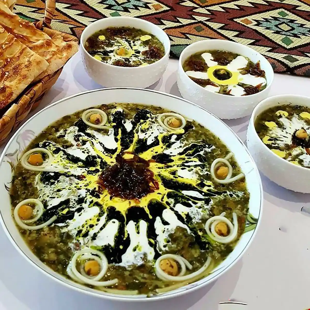  کشک برای تزیین آش رشته
تزیین ساده آش رشته
عکس آش رشته
 آش رشته برای 4 نفر
طآش رشته برای 6 نفر
آش رشته برای 20 نفر

