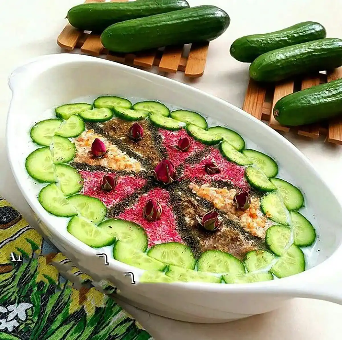تزیین ماست برای مهمانیماست و خیار مجلسی تزیین سالاد تزیین سالاد کاهو ماست خیار تزیین سالاد شیرازی 