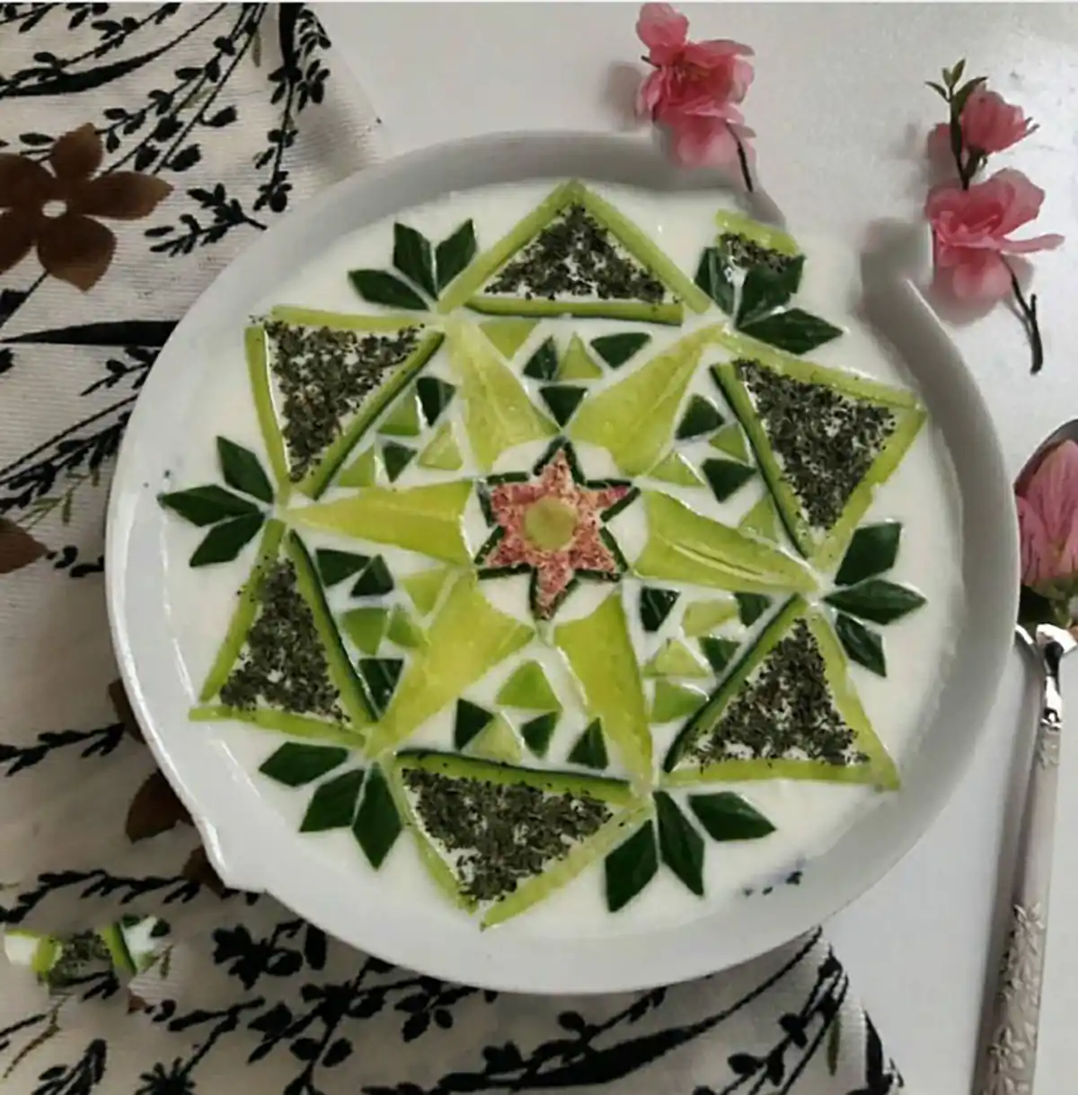 تزیین ماست برای مهمانی ماست و خیار مجلسی تزیین سالاد تزیین سالاد کاهو ماست خیار تزیین سالاد شیرازی 