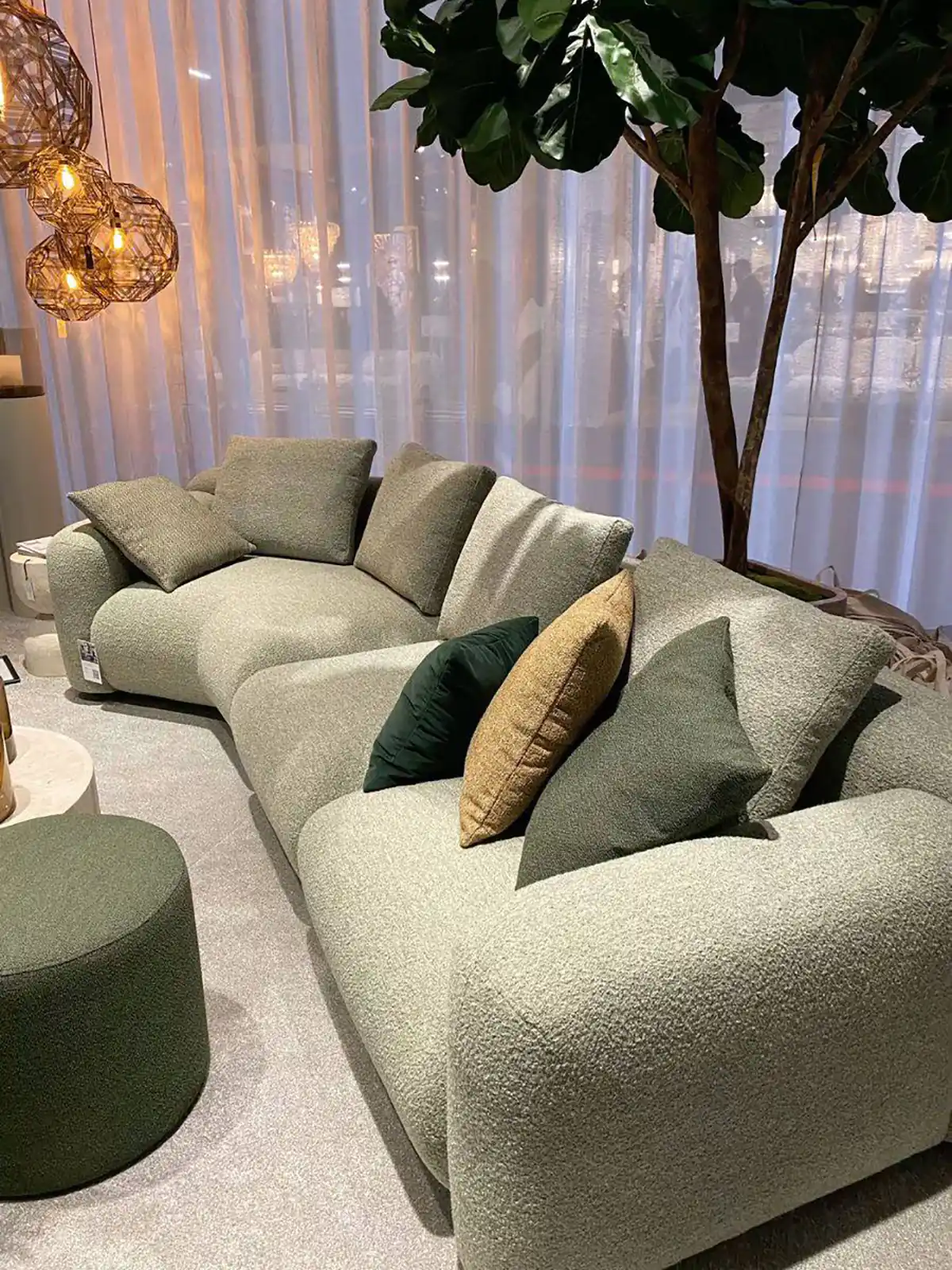 با مبل سبز چه فرشی ست کنم مبل سبز و کرم مبل سبز درباری مبل سبز و طوسی مبل سبز زیتونی مبل سبز کله غازی