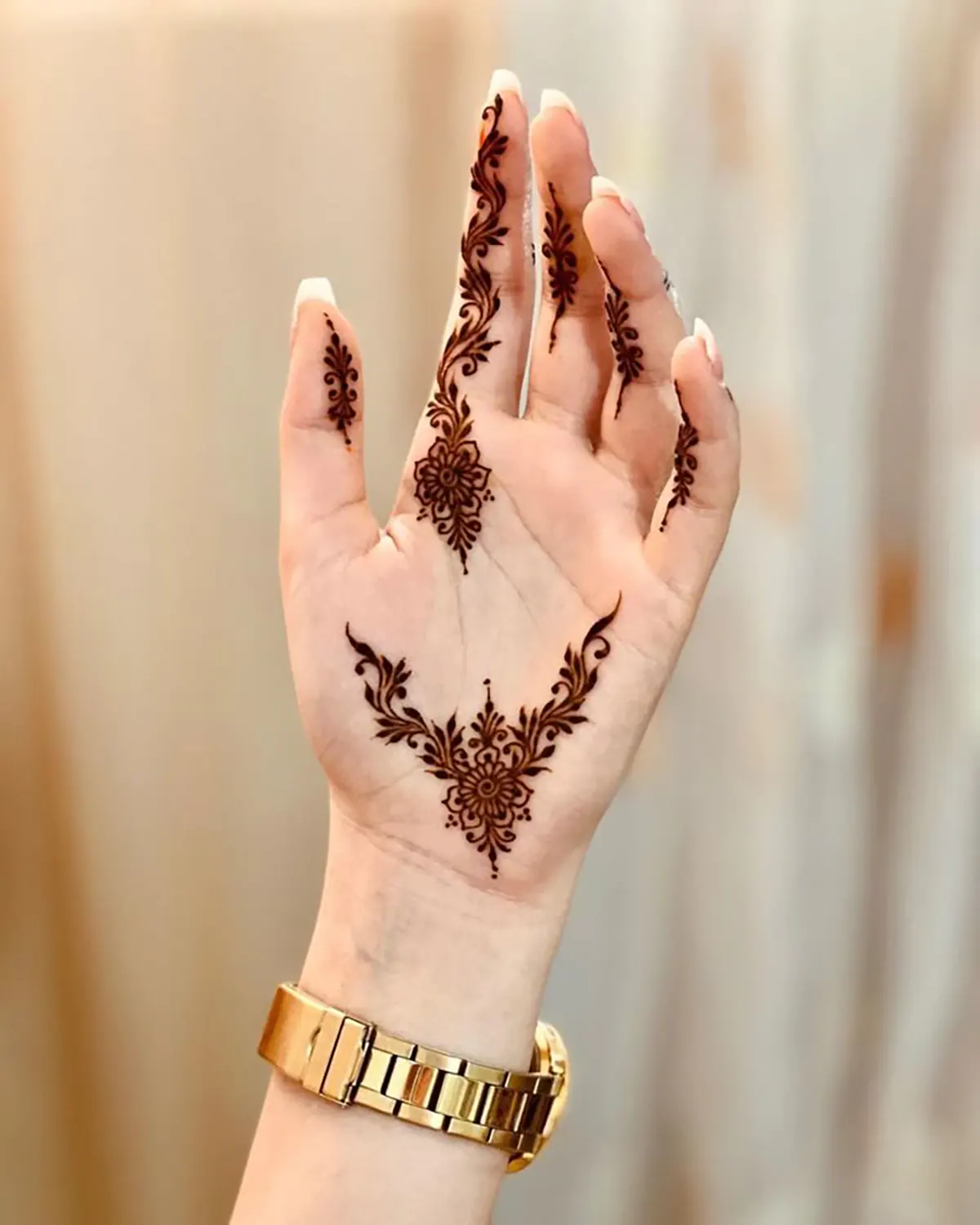نقش حنا ساده دخترانه نقش حنا عربی شیک دخترانه نقش حنا دخترانه عکس نقش حنا جدید نقش حنا بچه گانه دخترانه طرح حنا روی دست ساده و شیک طرح حنا روی دست دخترانه آسان نقش حنا کف دست اسم