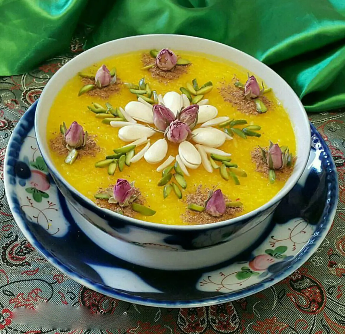 تزیین شله زرد ساده و شیک تزیین شله زرد تک نفره تزیین شله زرد با دارچین و گل محمدی تزیین شله زرد با دارچین بدون شابلون تزیین شله زرد با پودر نارگیل شابلون برای تزیین شله زرد تزیین شله زرد برای مدرسه تزیین شله زرد با دارچین و روغن