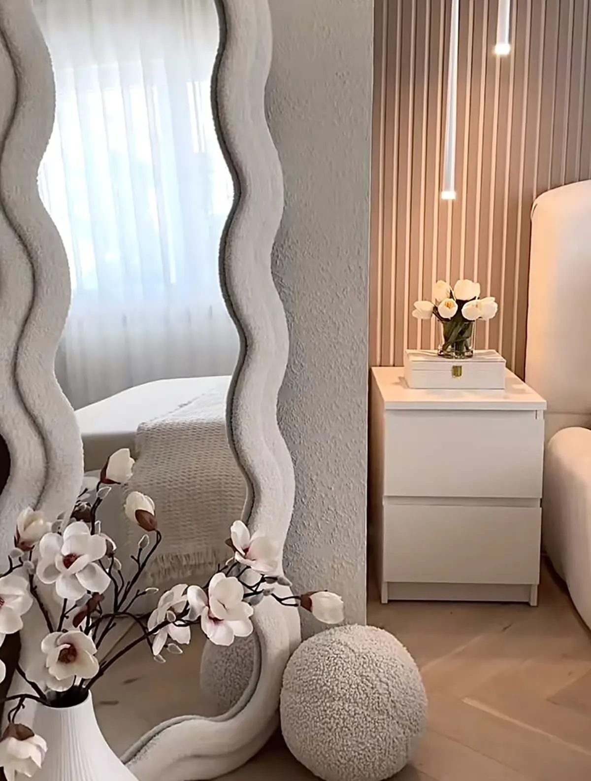آینه قدی چوبی مدرن
