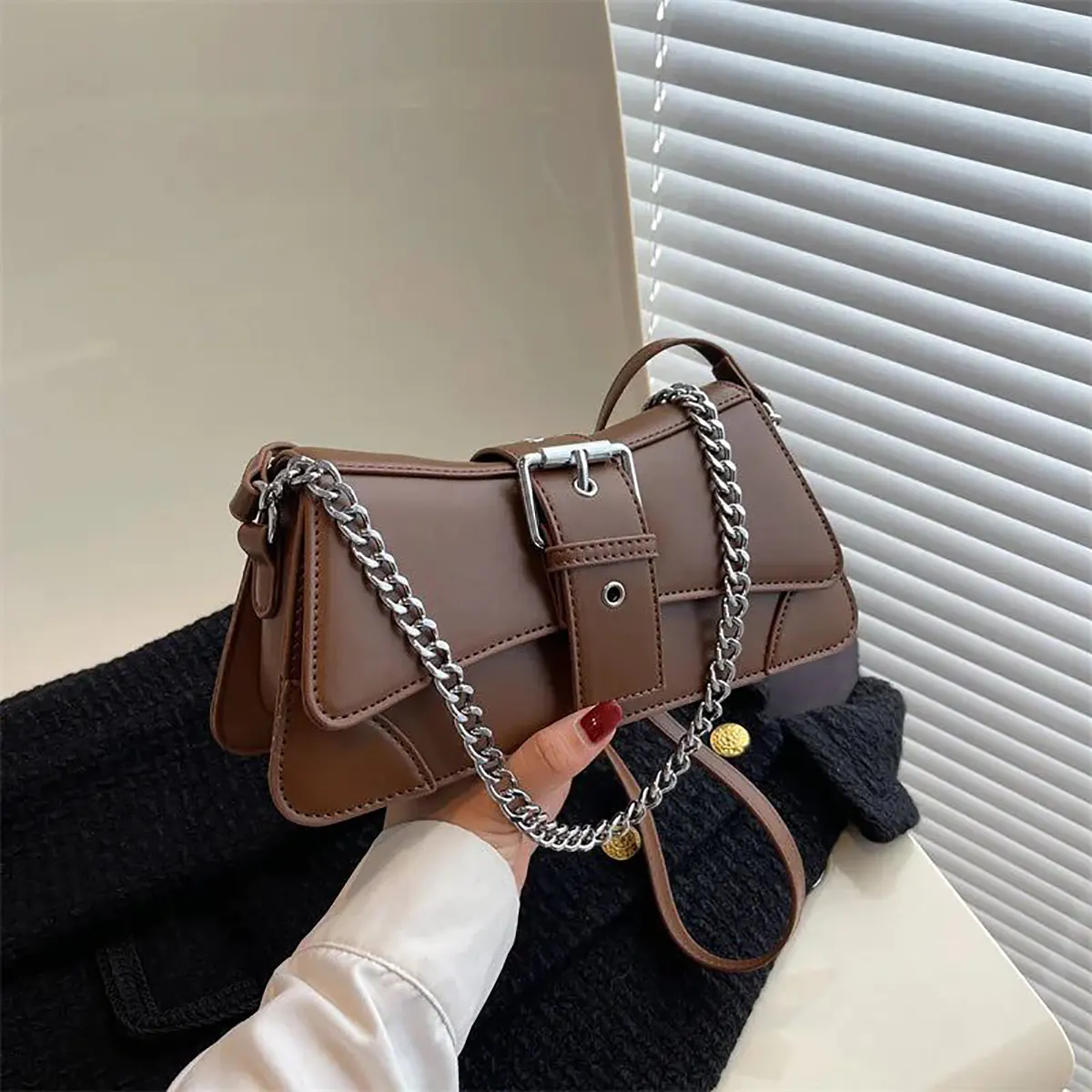 کیف زنجیری دخترانه کوچک
