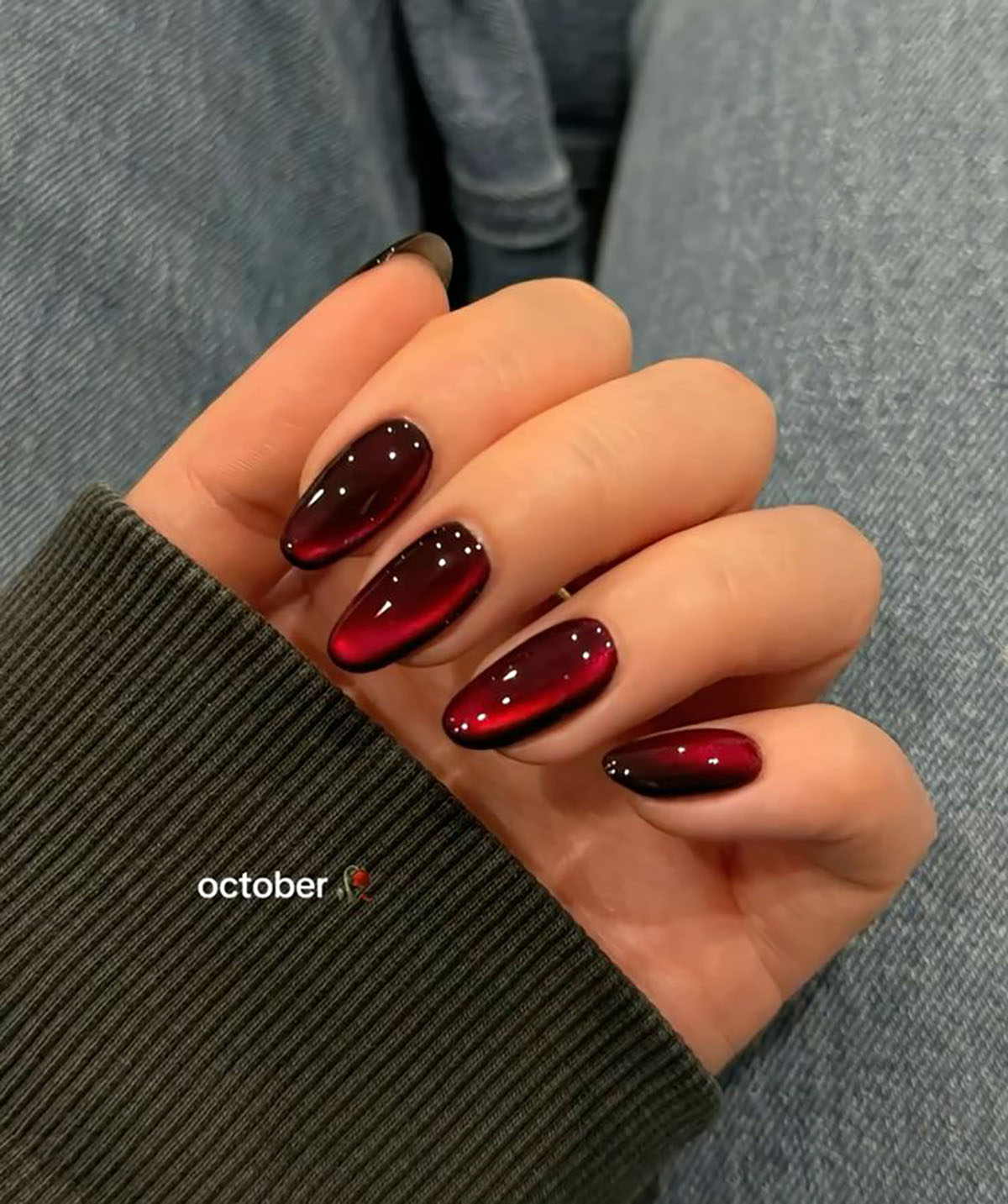طراحی ناخن با لاک قرمز و مشکی ساده