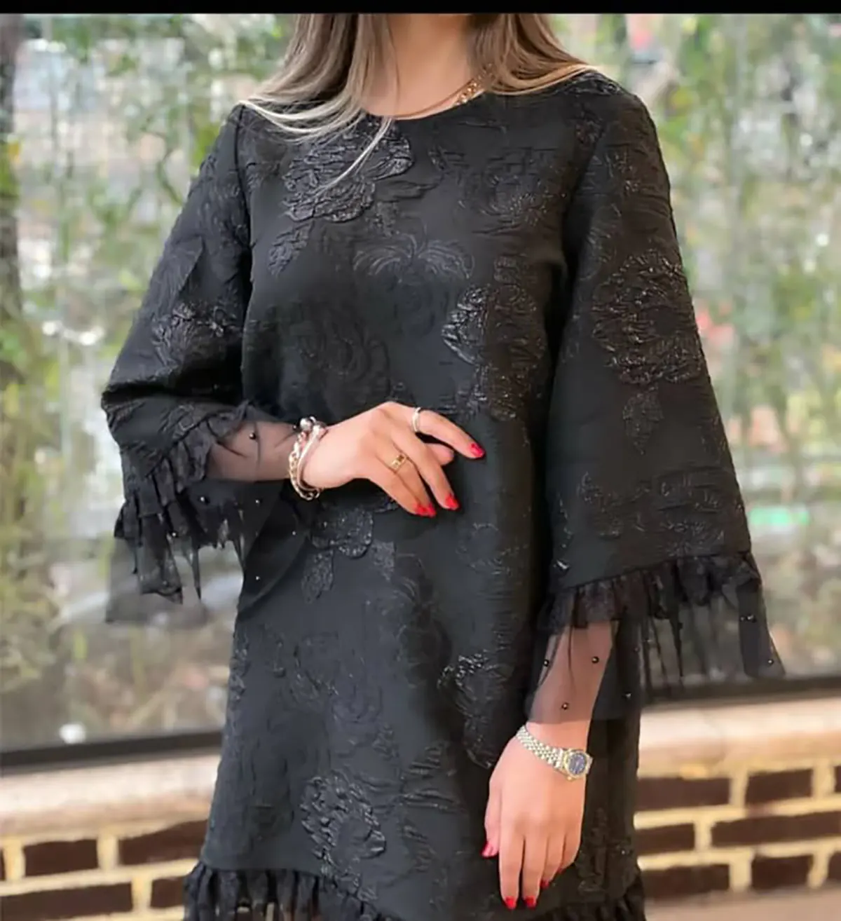 لباس مجلسی زنانه برای عروسی پوشیده
