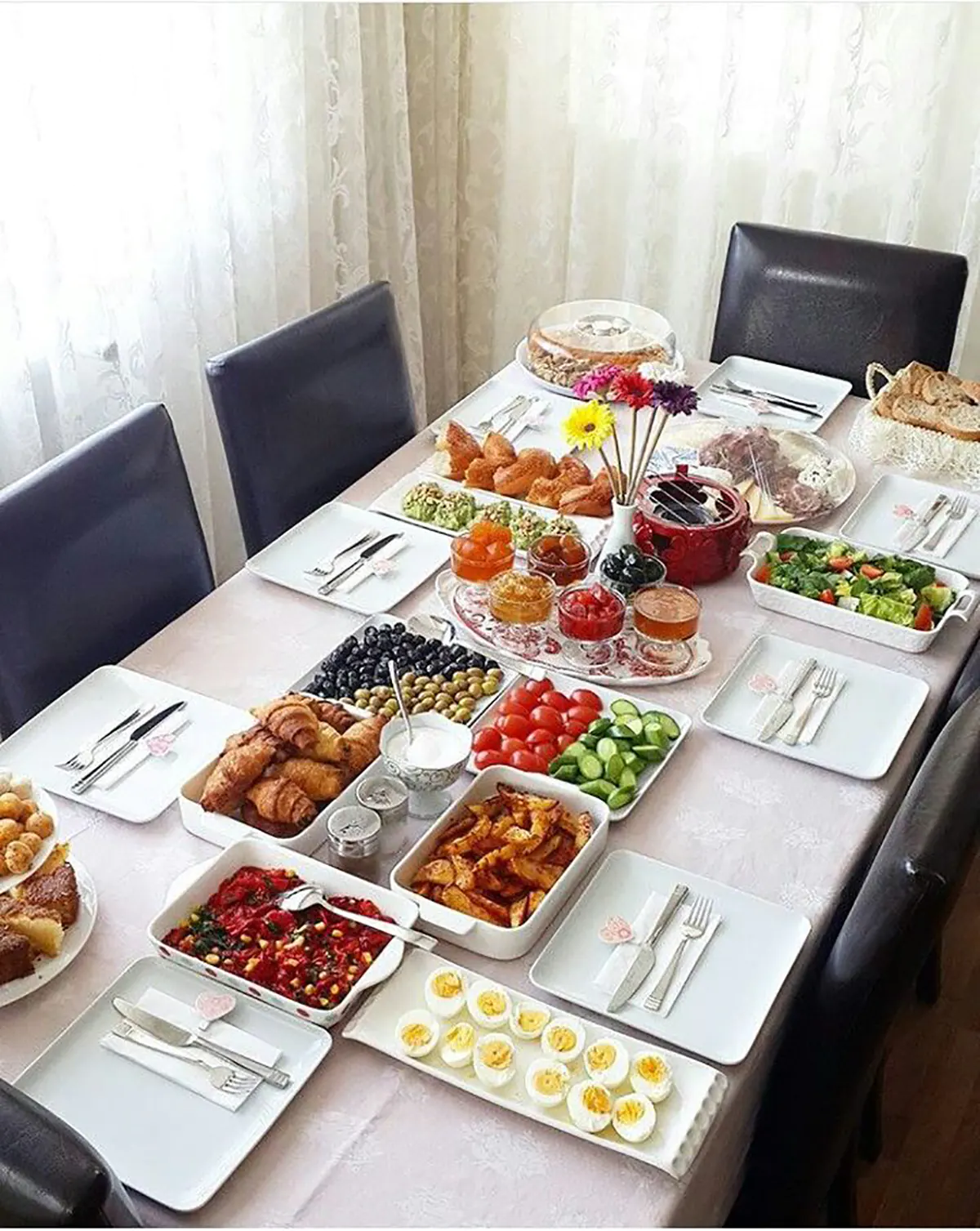 عکس میز صبحانه ساده
