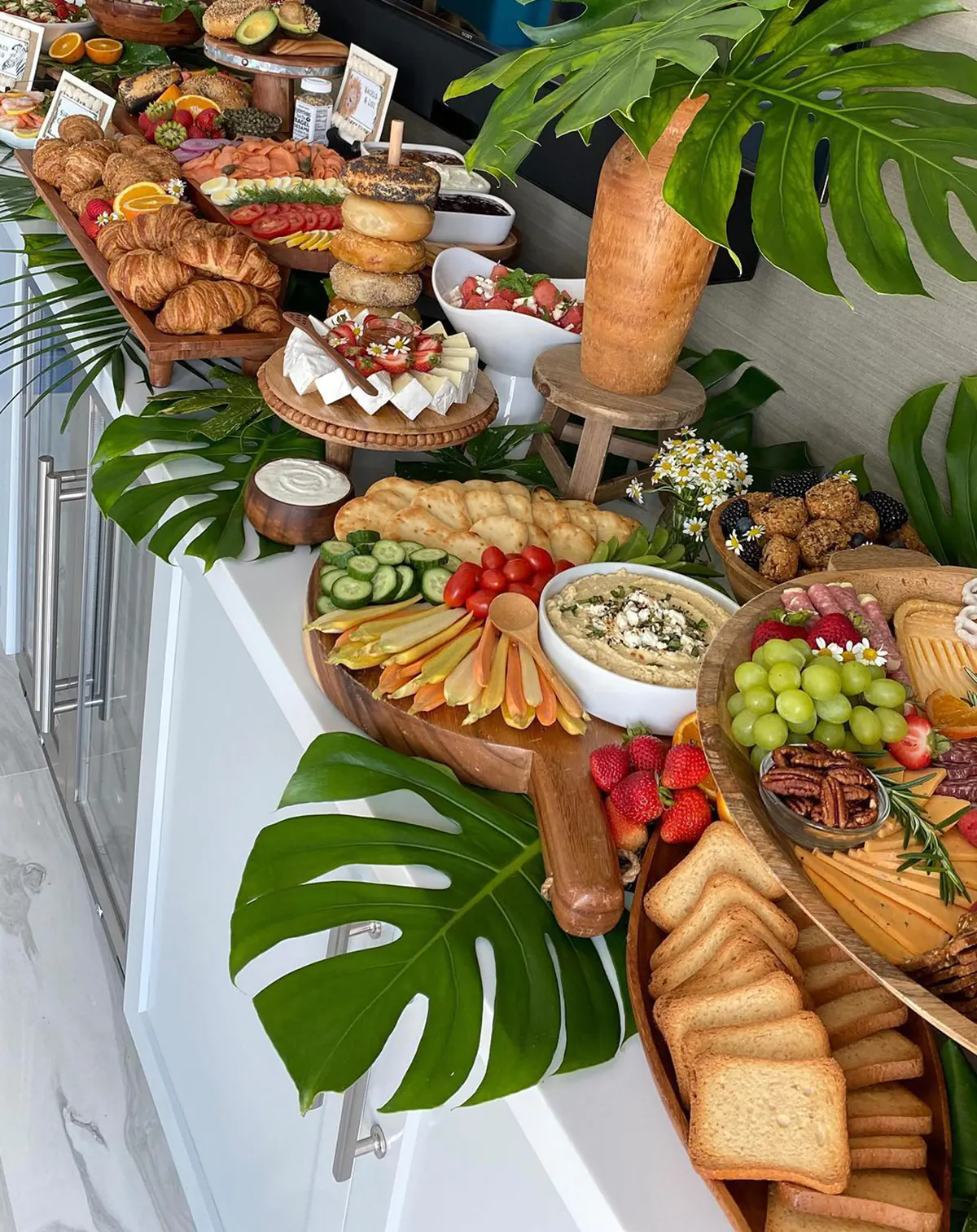 میز صبحانه مهمانی
