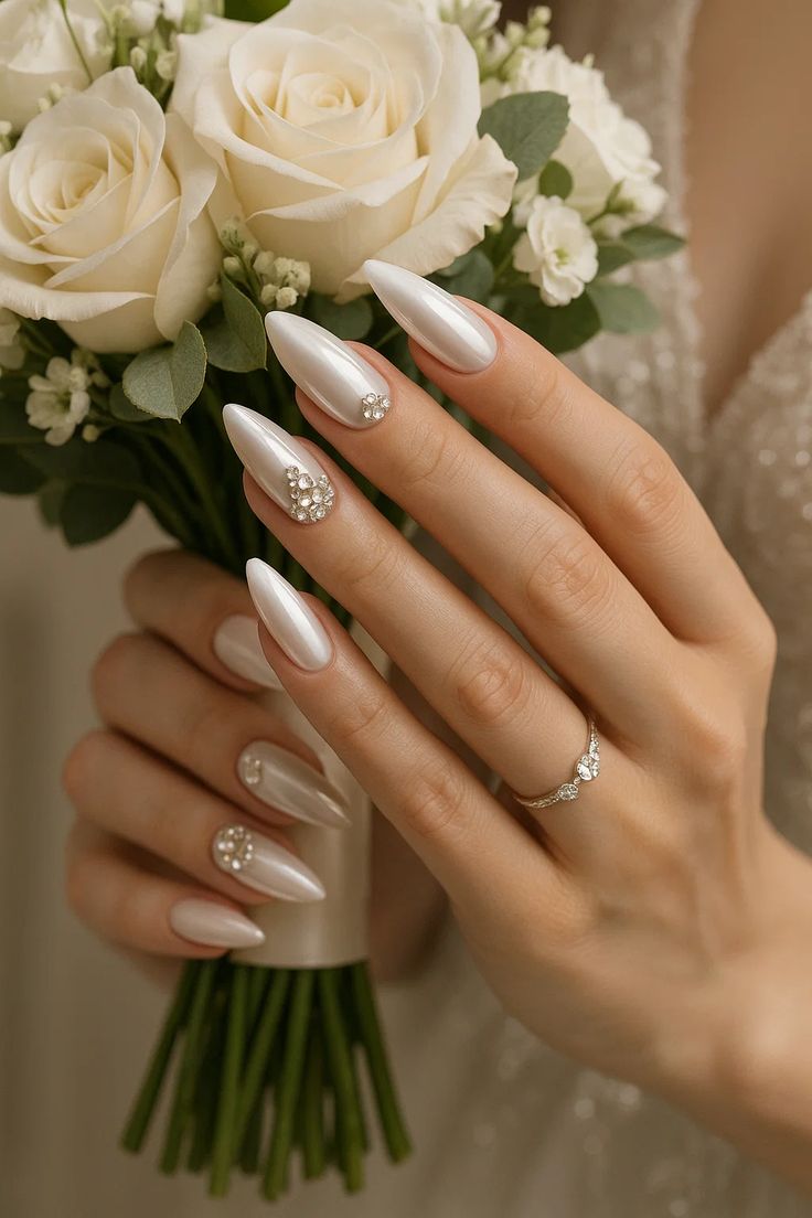 طراحی ناخن برای عروس ساده و شیک
