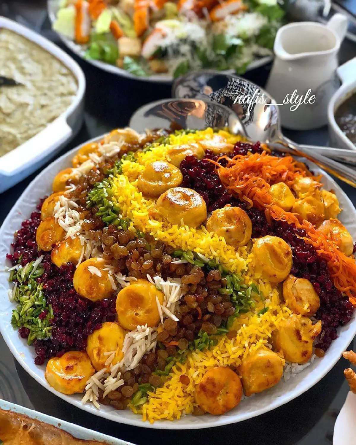 تزیین برنج با زعفران و زرشک