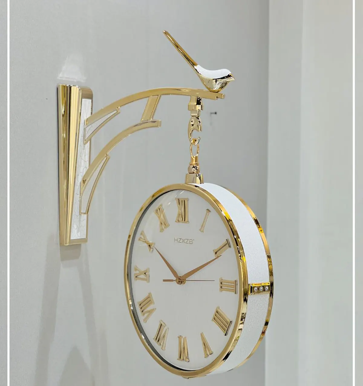 ساعت دیواری چوبی مدرن
