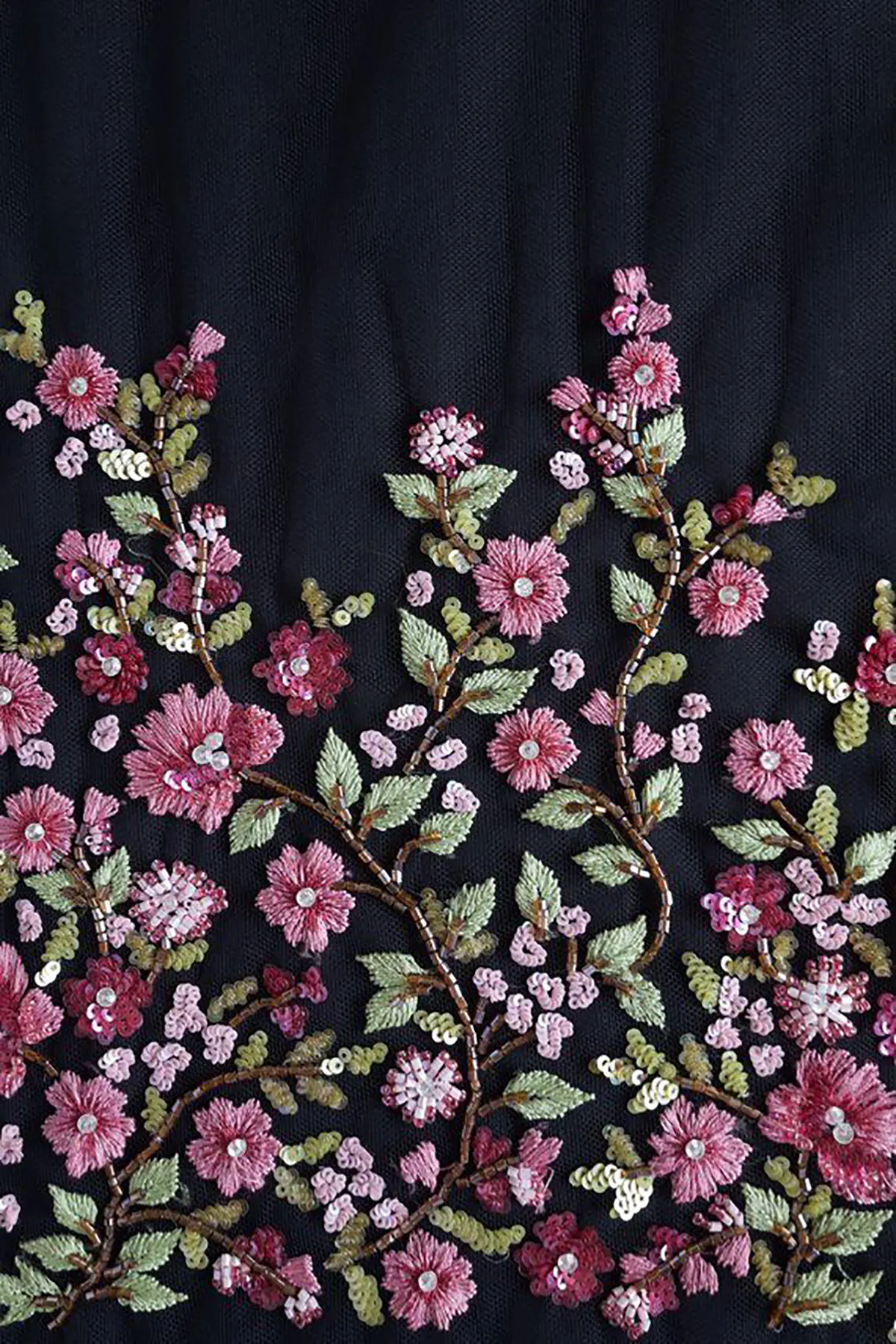عکس گلدوزی روی پارچه 