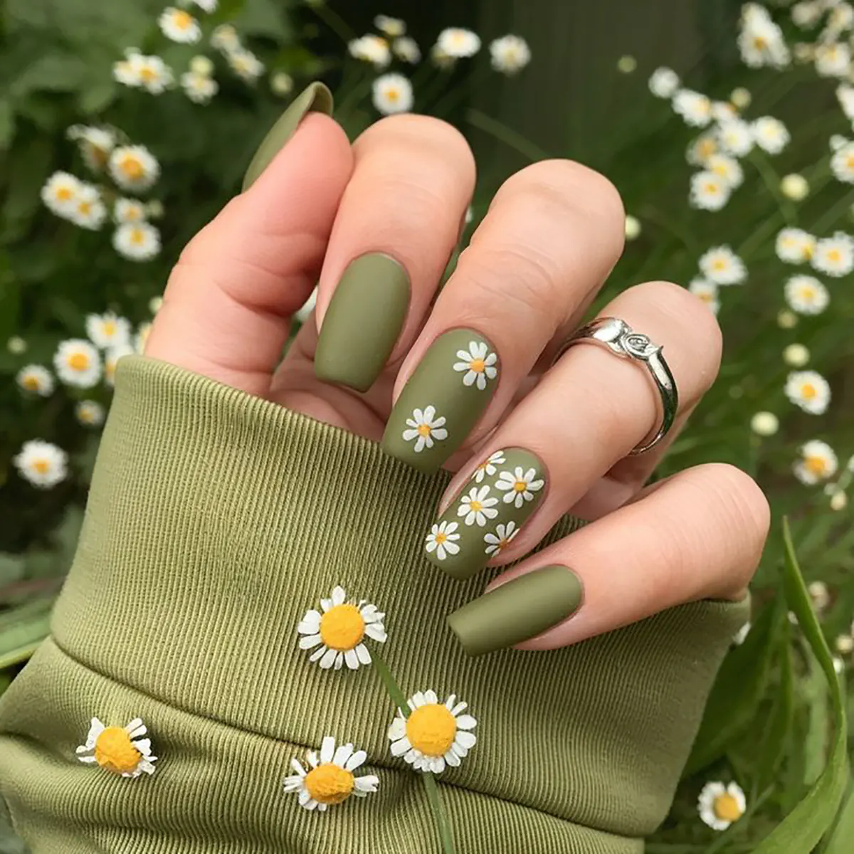 ناخن طرح گل های بهاری