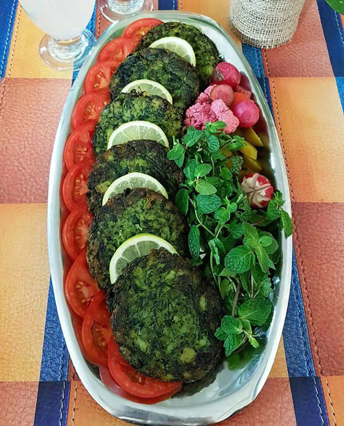 تزیین کوکو سبزی برای جشنواره غذا