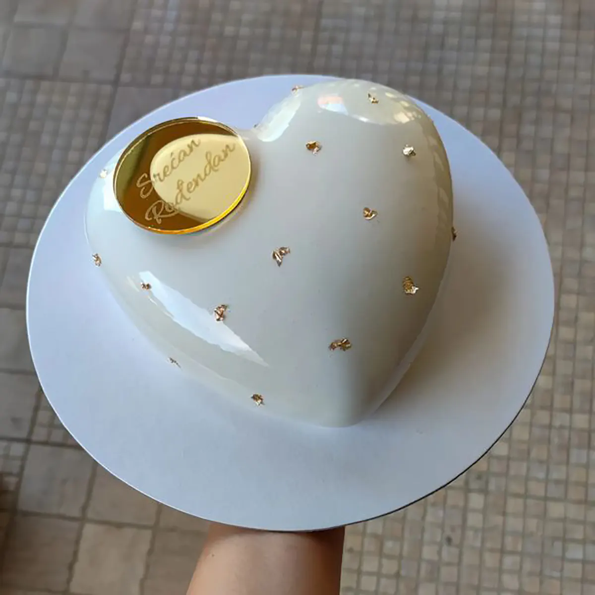 کیک تولد قلبی ساده 