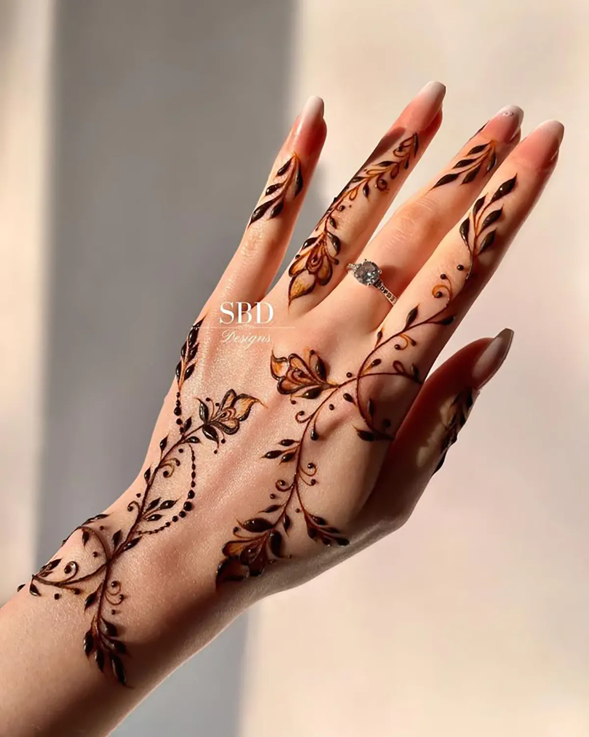 طرح حنا ساده و شیک دخترانه