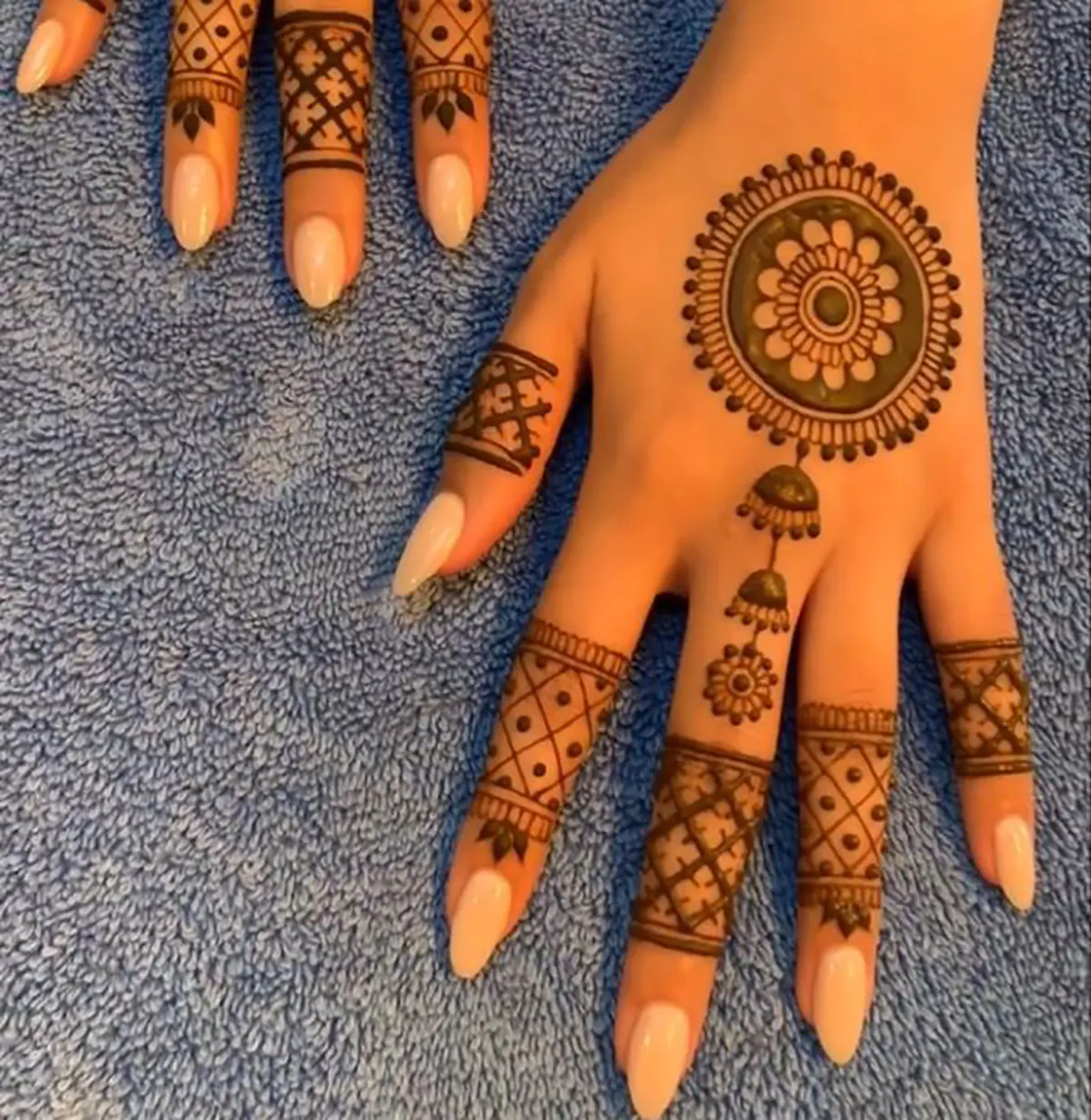 نقش حنا ساده دخترانه