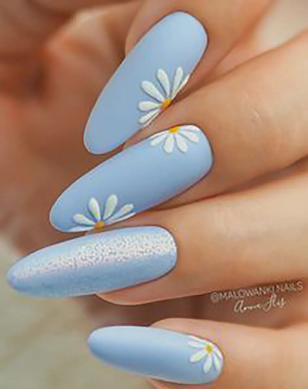 طرح ناخن ابی کمرنگ 