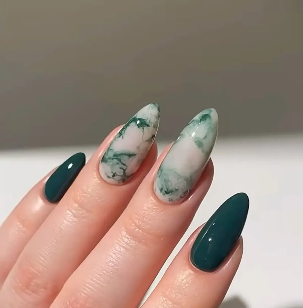 طرح ناخن ماربل سبز
