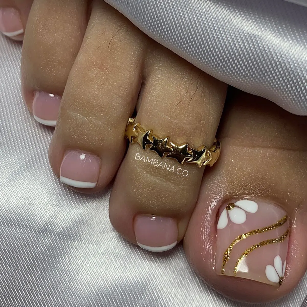 طراحی ناخن پا ساده و شیک