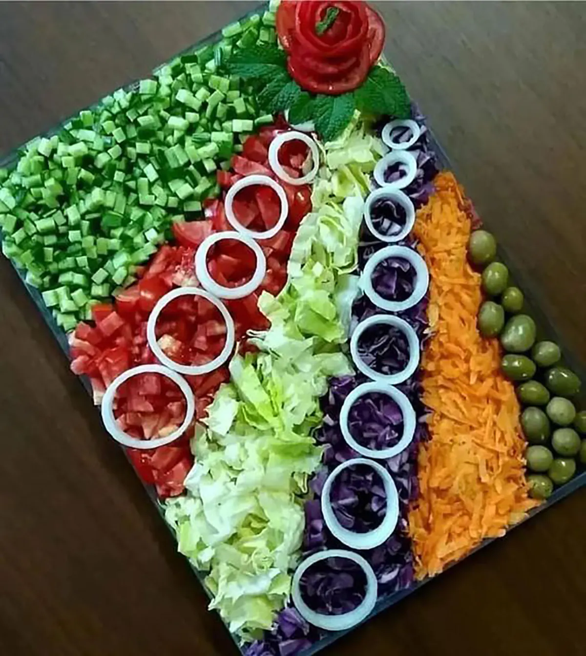 تزیین سالاد کاهو ساده
