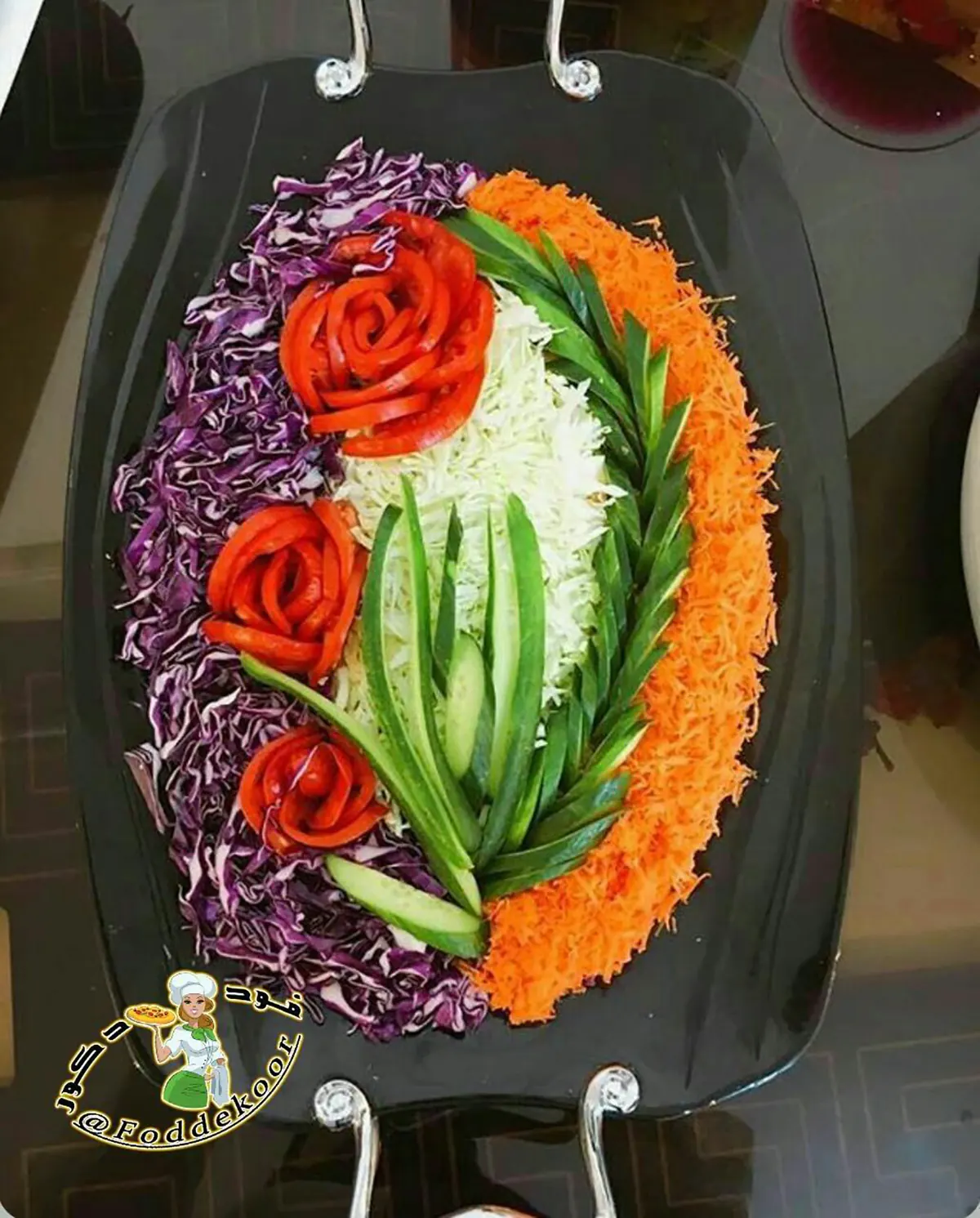 تزیین سالاد کاهو و کلم 
