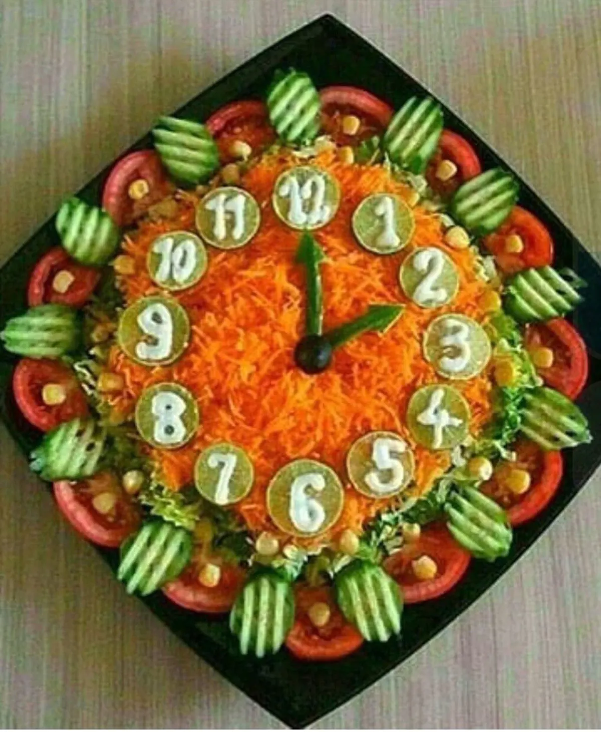 تزیین سالاد برای مهمانی ساده و شیک 