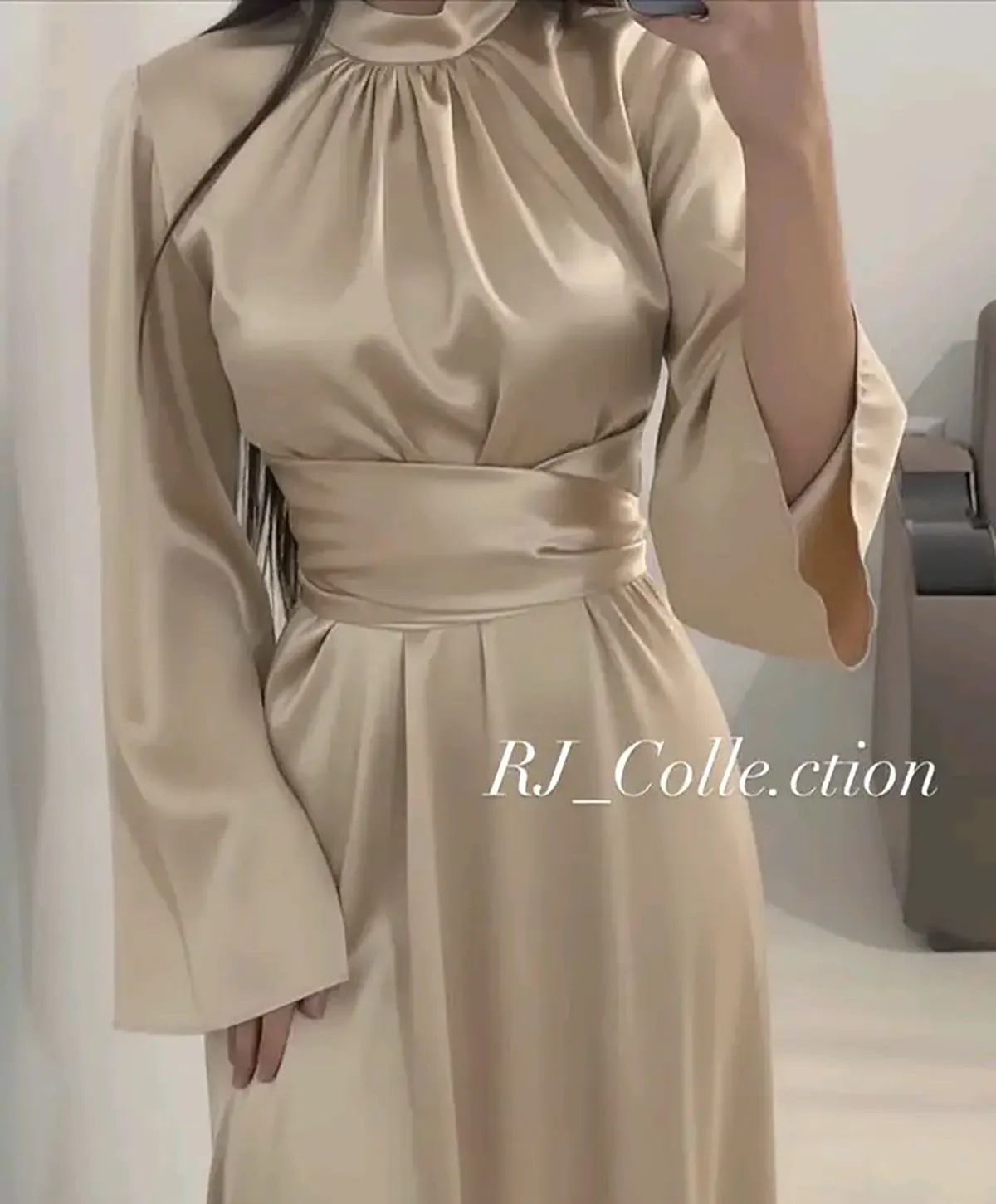 لباس مجلسی زنانه برای عروسی پوشیده