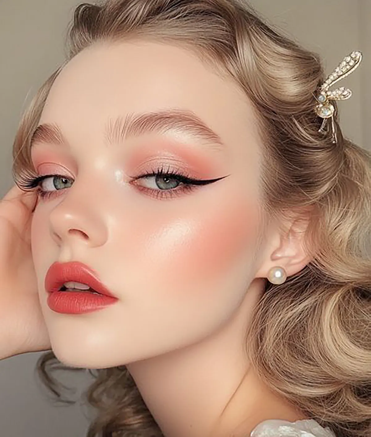 سایه چشم دخترانه برای عروسی