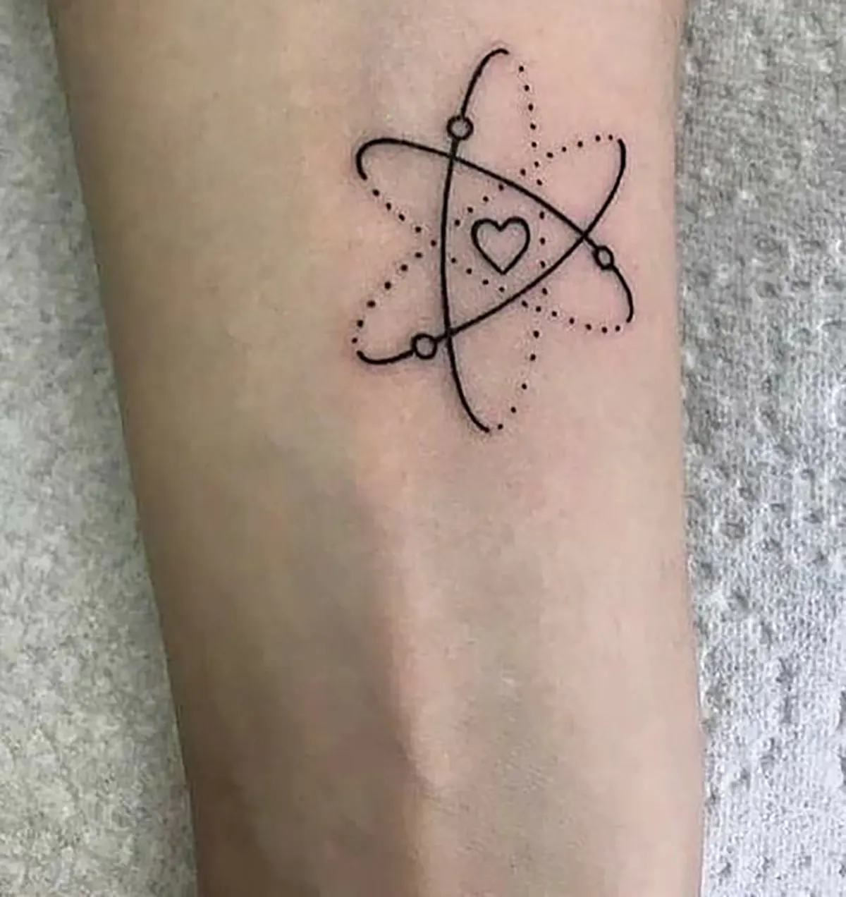 تاتو قلب روی دست
