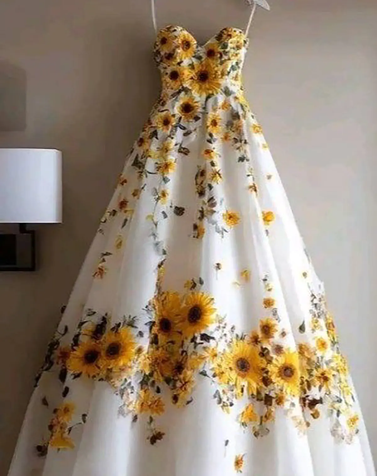 لباس گلدوزی شده بندری