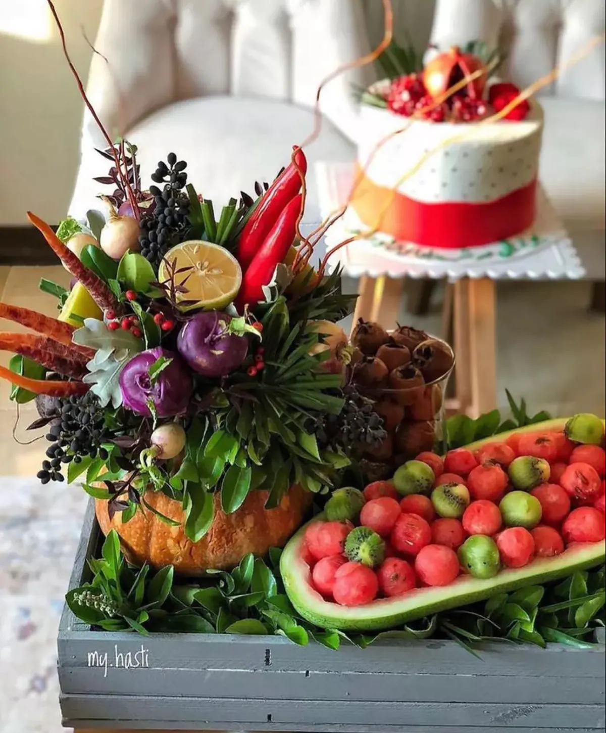 تزیین میوه شب یلدا در سینی برای مدرسه
