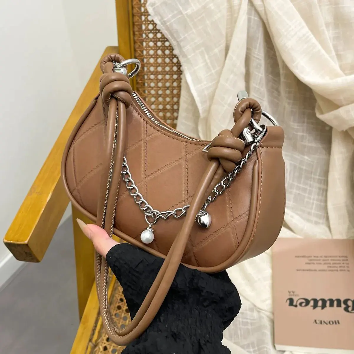 کیف هلالی چرم