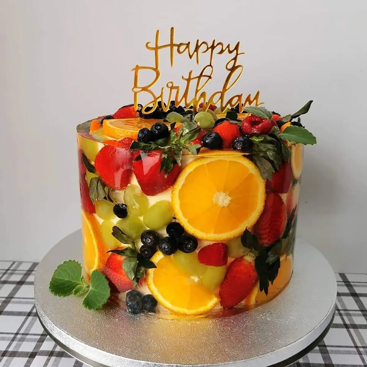 طرز تهیه کیک ژله ای با تکه های میوه
