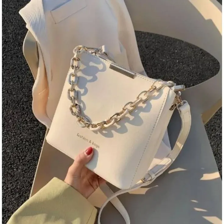 کیف دوشی کرم با دسته زنجیری