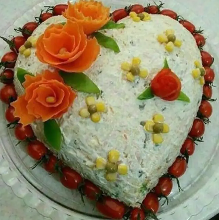 سالاد الویه مجلسی قلبی با گل رز هویج و ذرت